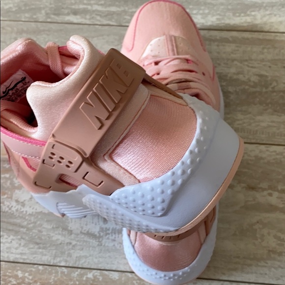 NWT Nike huarache run special edition - Picture 6 of 10